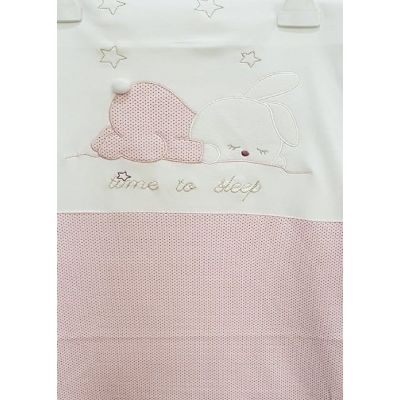 Paturica bebe, imprimata alb cu roz pal, cu model iepuras dormind