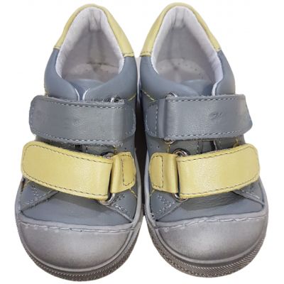 Pantofi sport pentru baieti, din piele naturala, de culoare gri deschis cu galben