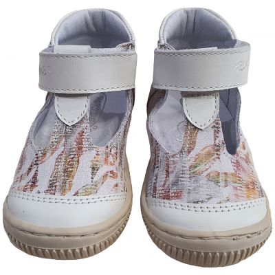 Pantofi fetite din piele naturala de culoare alb cu modele in relief